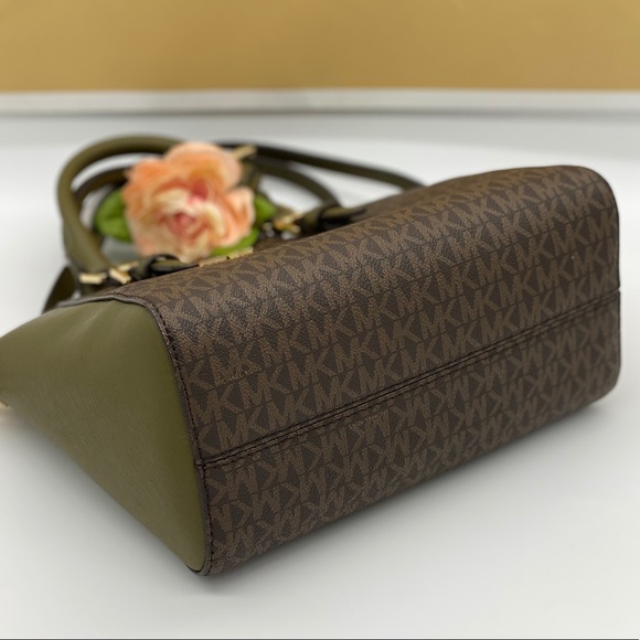 MICHAEL KORS CIARA MD MESSENGER DUFFLE Multi - Picture 16 of 16